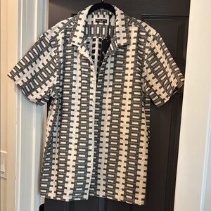 NWT • BRAVE SOUL (London) Men’a Stylish Black and White Geometric Knit Shirt